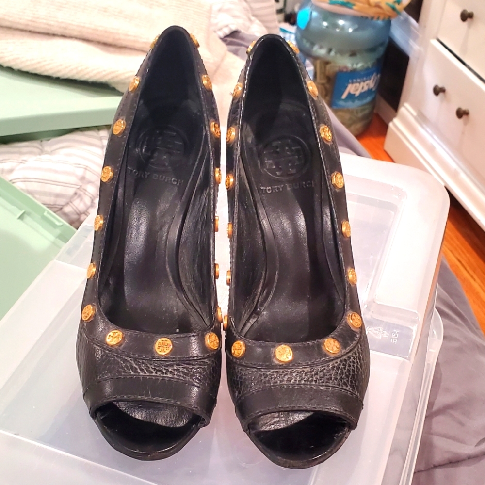 Tory burch black wedges